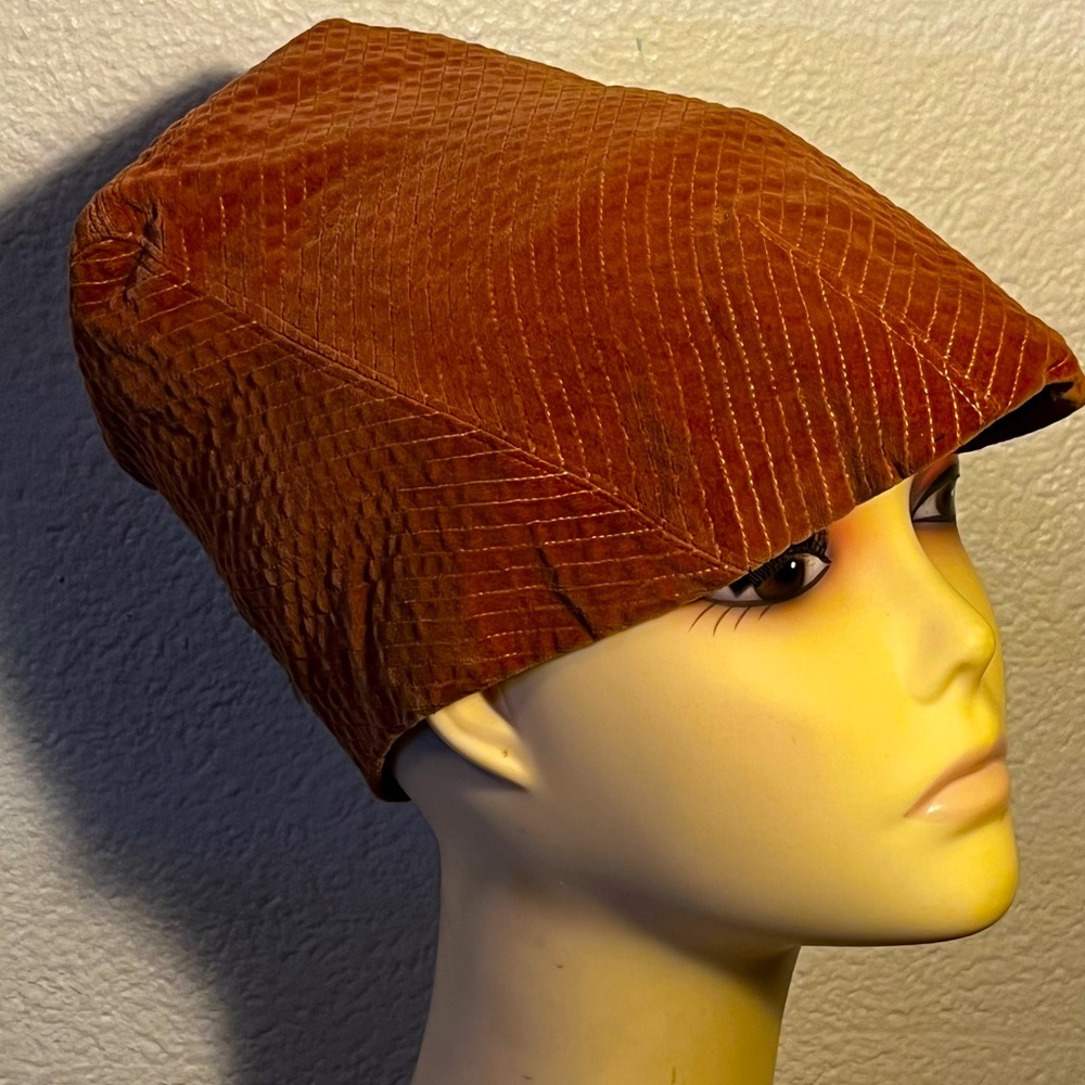 Vintage 20s EVELYN VARON Cloche Hat - Antique